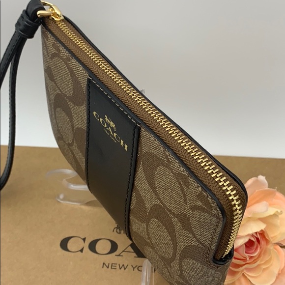 COACH Corner Zip Wristlet In Signature Canvas - Picture 3 of 8